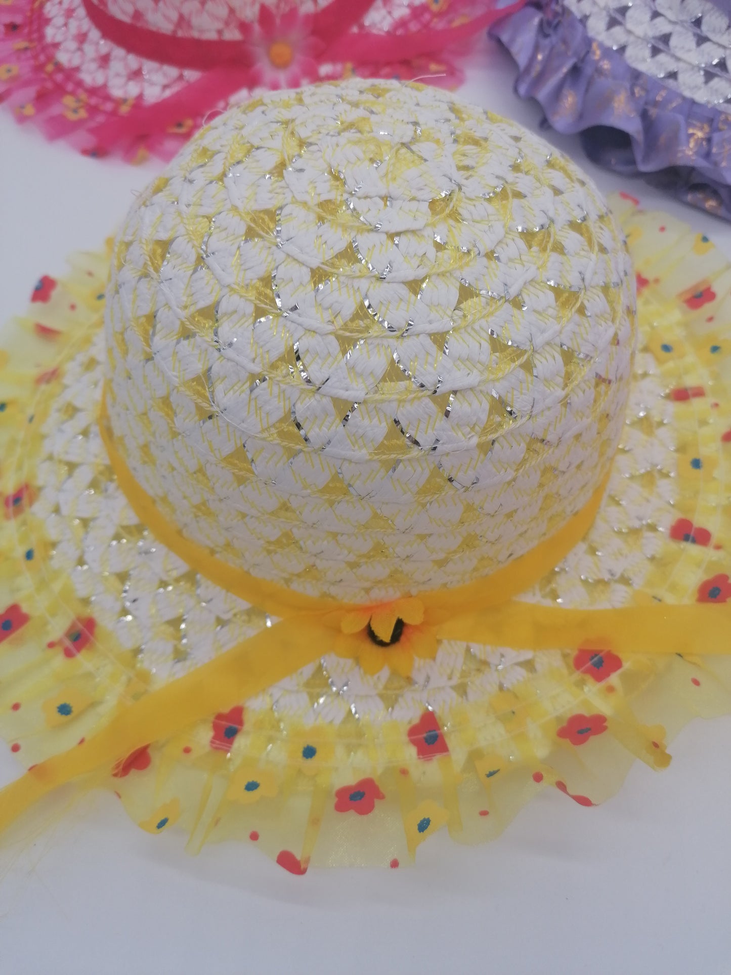 Dívky Sluneční Klobouky Se Stuhou A Květinou