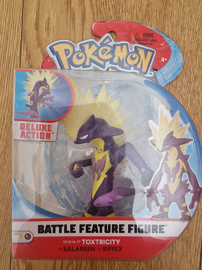 Pokémon Toxtricity Battle Feature Deluxe Action Figure