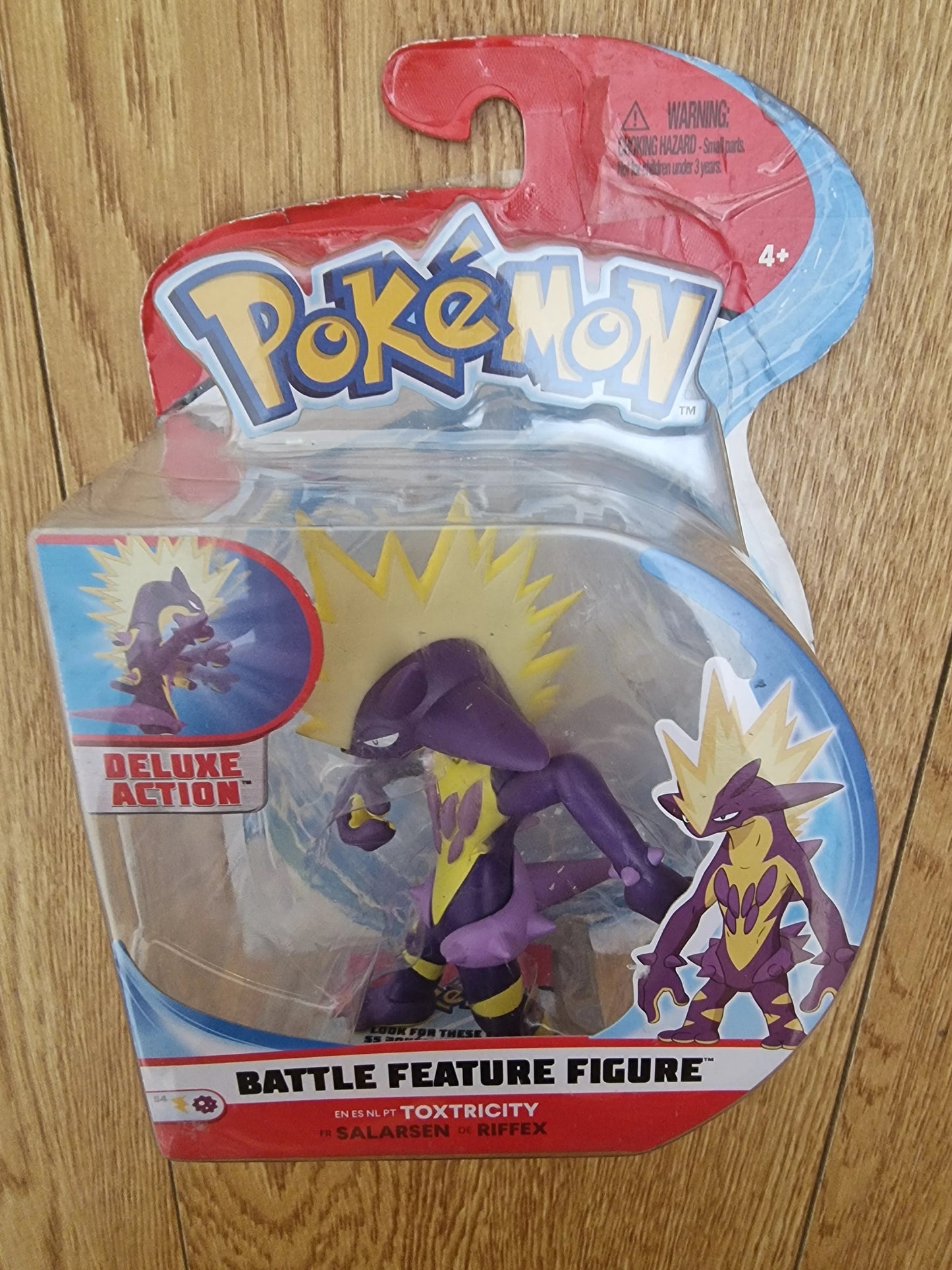 Pokémon Toxtricity Battle Feature Deluxe Action Figure