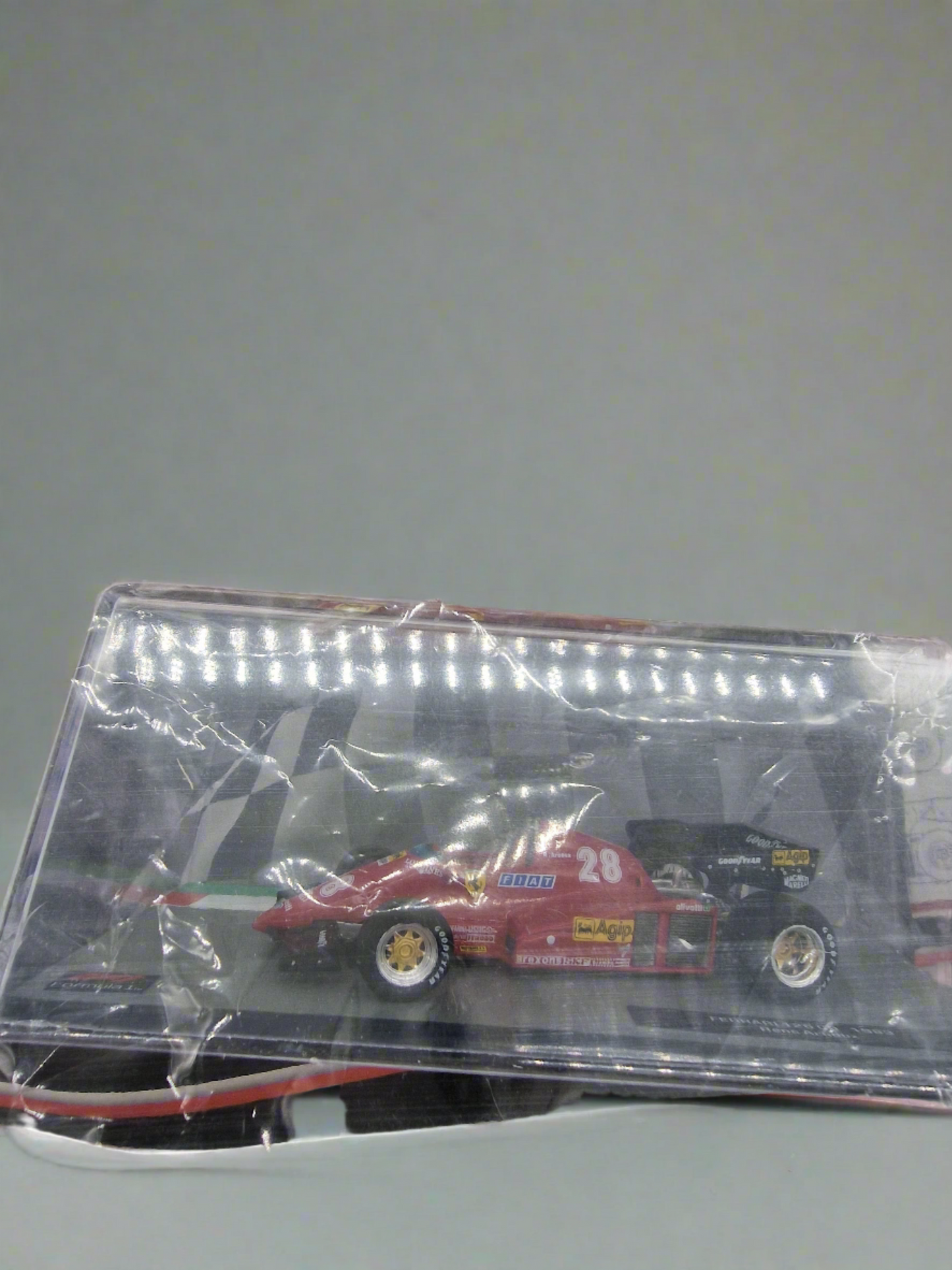 1:43  Model of Rene Arnoux Ferrari 126 C3 Formula 1 Car from 1983 With Magazine