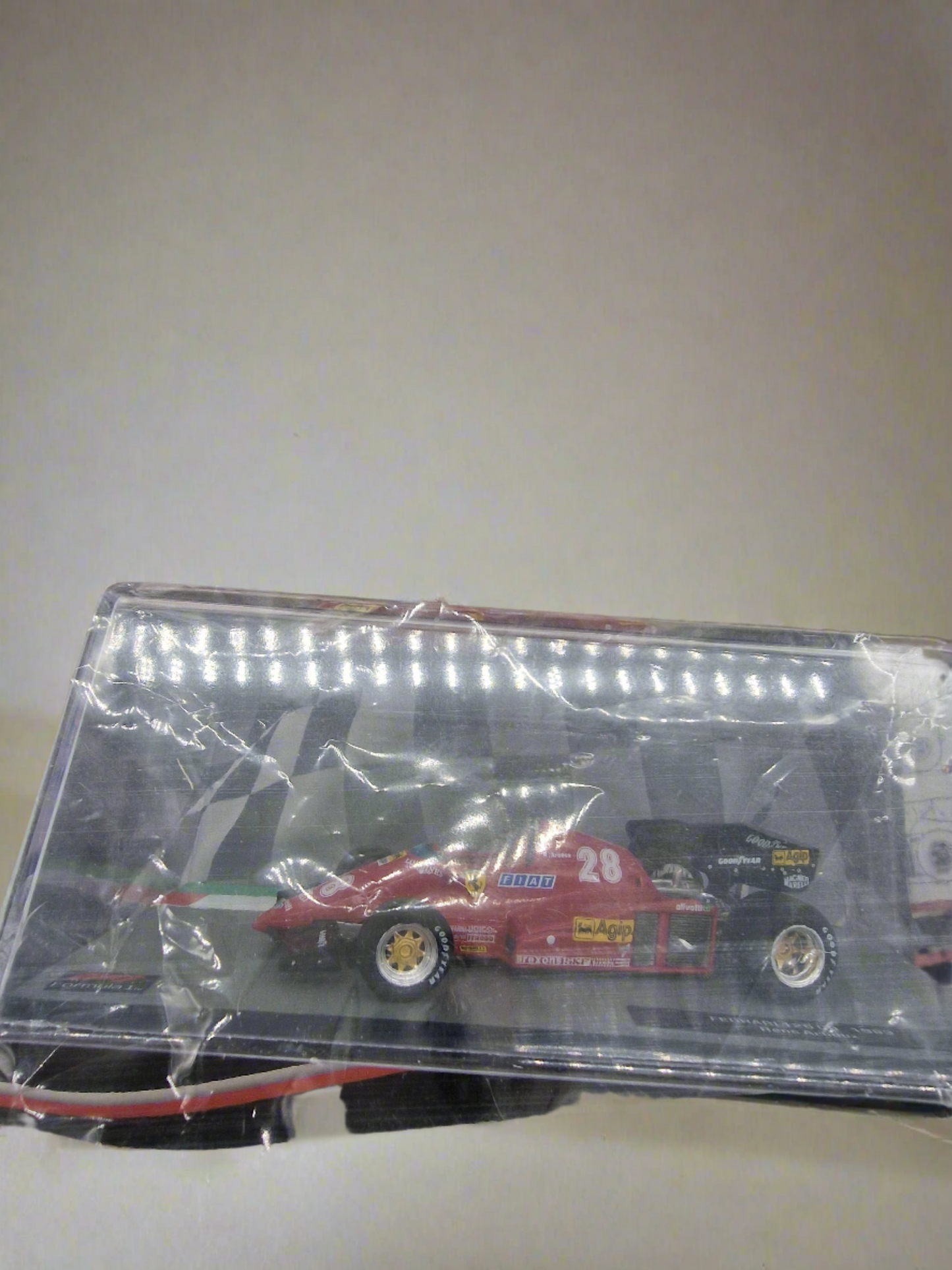 1:43  Model of Rene Arnoux Ferrari 126 C3 Formula 1 Car from 1983 With Magazine