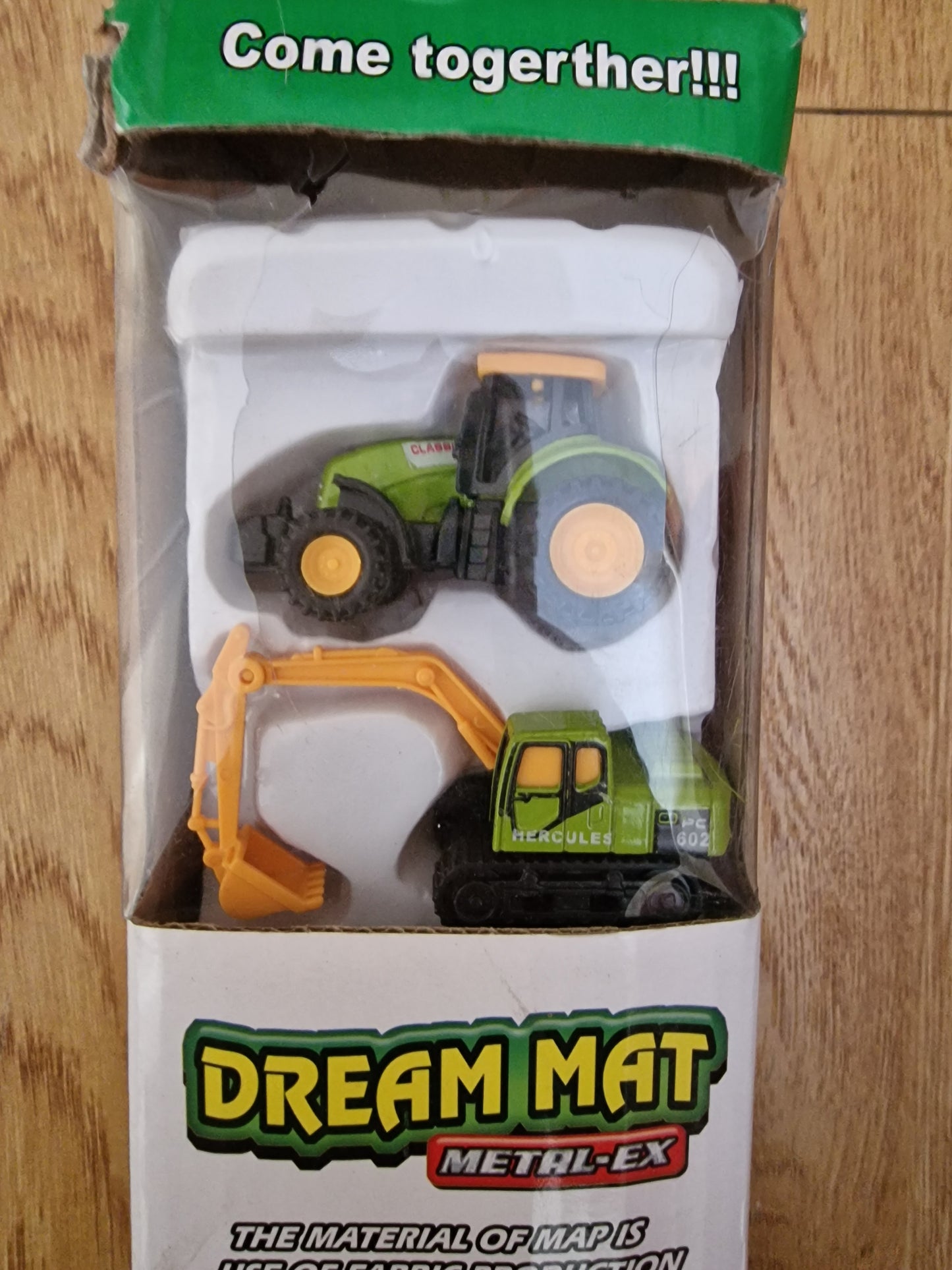 Dream Mat Farm With 2 Vehicles 80 x 70cm