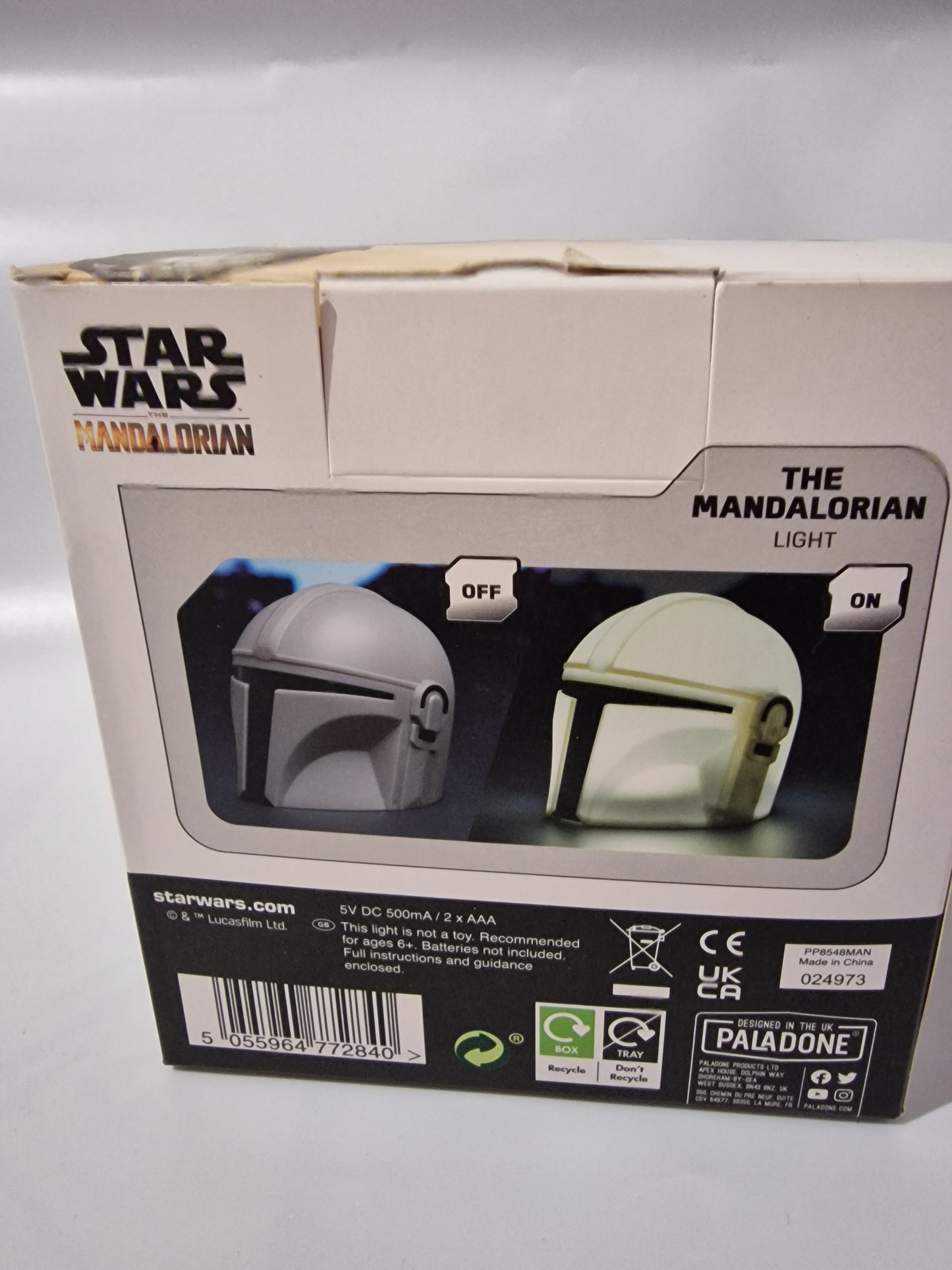 Paladone Star Wars The Mandalorian Light – Official Star Wars Mandalorian Helmet LED Lamp – USB/Battery Collectible
