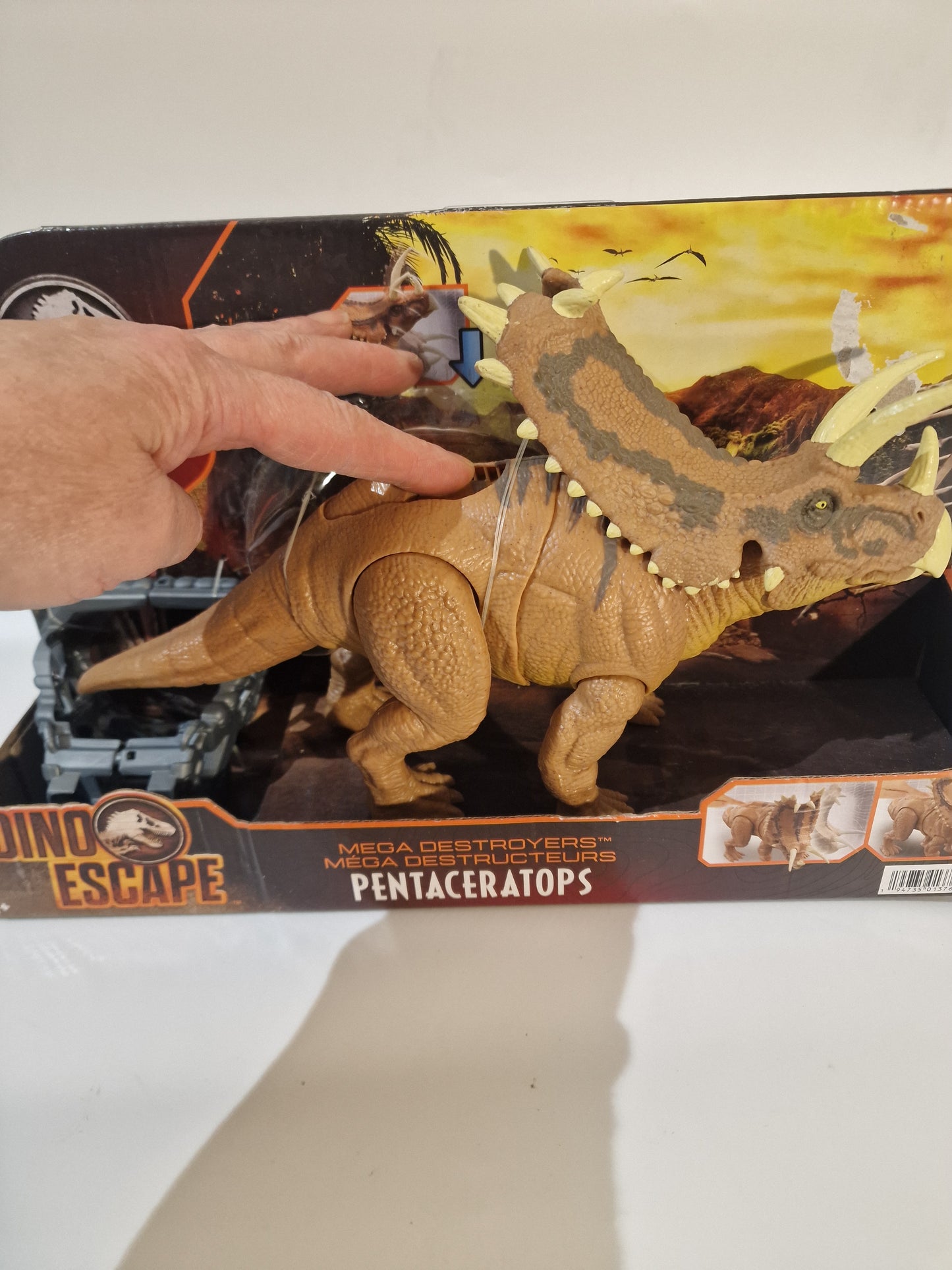 Mattel Jurassic World: Dino Escape Mega Destroyers - Pentaceratops Action Figure