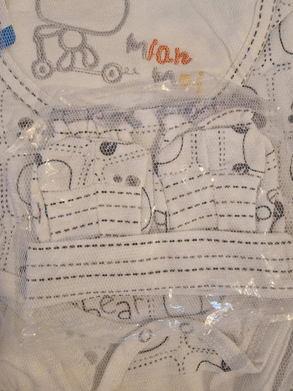 Juniors Premium 10-Piece Newborn Baby Gift Set – Neutral Bear Collection