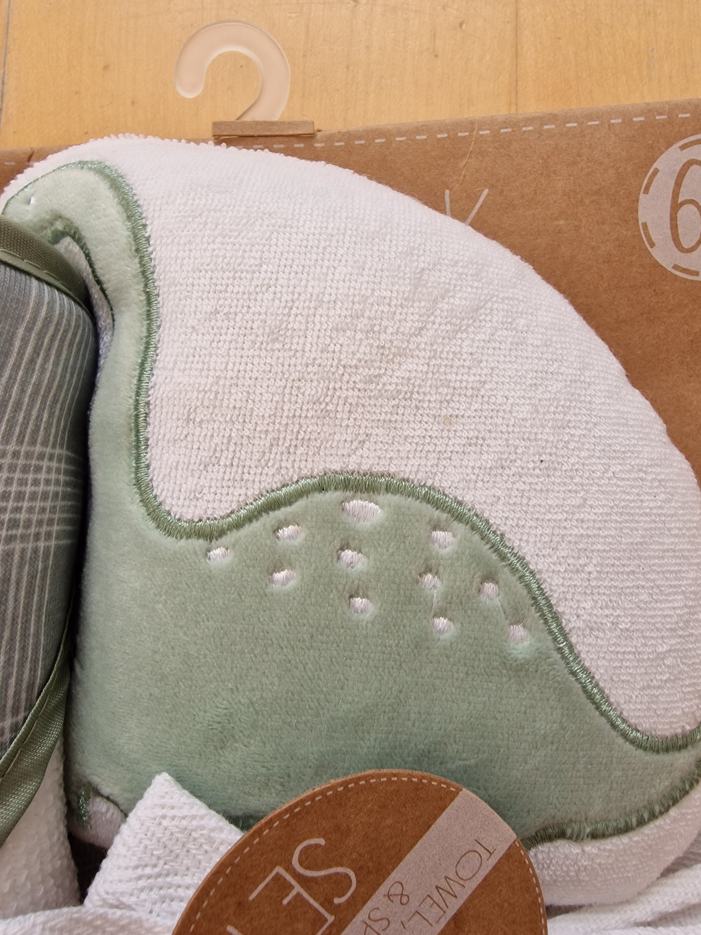 Lila & Jack 6-Piece Baby Bath Gift Set - Dinosaur Hooded Towel & Washcloths (Sage Green)