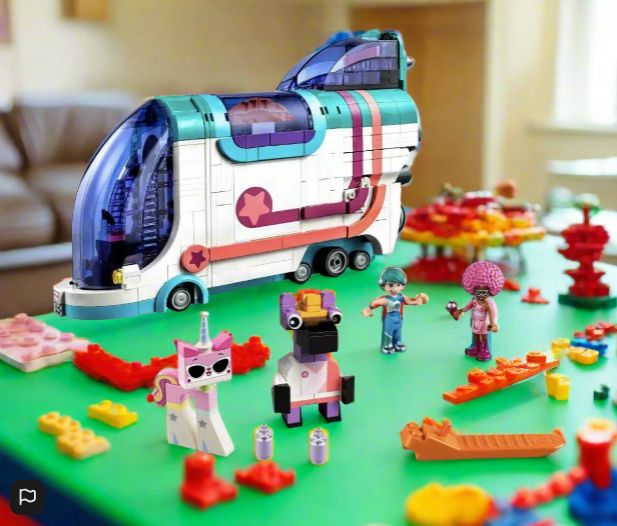 Lego The LEGO Movie 2 Pop-Up Party Bus (70828)