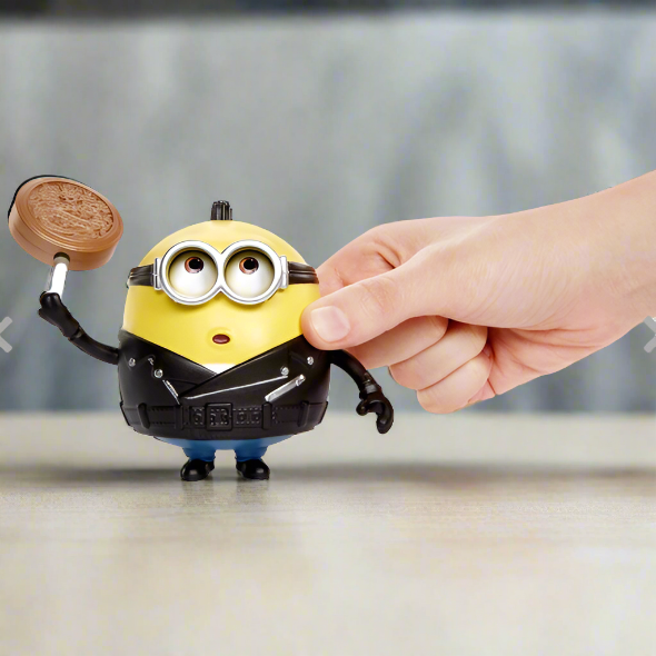 Minions: The Rise of Gru – Stone Tossing Otto akční figurka