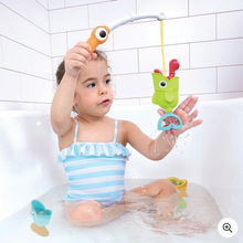 Načíst obrázek do prohlížeče Galerie, Yookidoo Catch ‘N’ Sprinkle Fishing Set Bath Toy