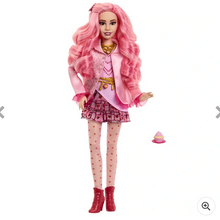 Načíst obrázek do prohlížeče Galerie, Disney Descendants 4: The Rise of Red Bridget Fashion Doll