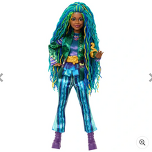 Load image into Gallery viewer, Disney Descendants 4: The Rise of Red Uliana Fashion Doll