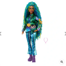 Load image into Gallery viewer, Disney Descendants 4: The Rise of Red Uliana Fashion Doll