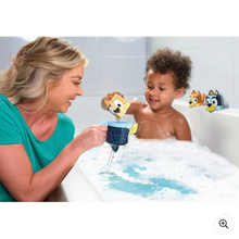 Načíst obrázek do prohlížeče Galerie, TOMY Toomies Bluey Pourers Bath Toy