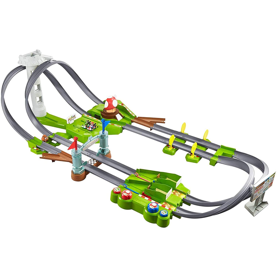 Hot Wheels Mario Kart Circuit Track Set with 1:64 Scale Die-Cast Cars Yoshi And Mario