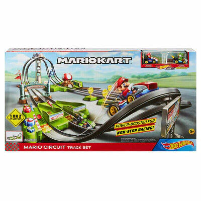 Hot Wheels Mario Kart Circuit Track Set with 1:64 Scale Die-Cast Cars Yoshi And Mario