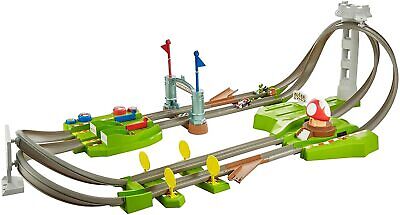 Hot Wheels Mario Kart Circuit Track Set with 1:64 Scale Die-Cast Cars Yoshi And Mario