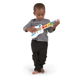 Baby Einstein's Hape brnká podél písní Magic Touch Guitar