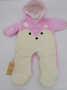 Útulný nadýchaný růžový medvídek kojenecký oblek s kapucí 6 měsíců