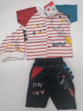 Načíst obrázek do prohlížeče Galerie, Dětské tričko Dino Roar a krátké kalhoty s čepicí 0-3 měsíce