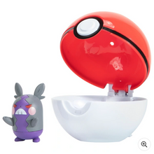 Načíst obrázek do prohlížeče Galerie, Pokémon Clip &#39;N&#39; Go Hangry Morpeko &amp; Poké Ball