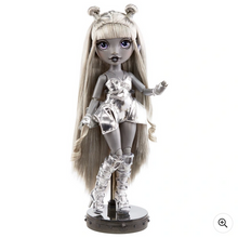 Načíst obrázek do prohlížeče Galerie, Shadow High Luna Madison Eclipse Doll Plus Accessories