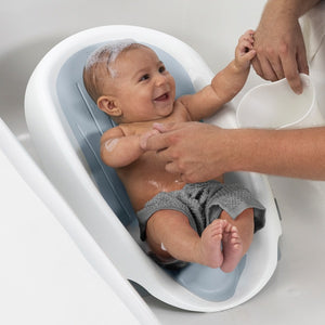 Letní kojenecká čistota máchání koupací miminko šedá