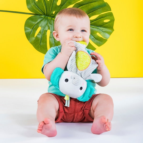 Hračka Bright Starts Snuggle a Teether se prodává samostatně 